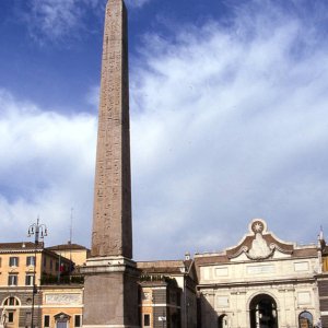 Piazza und Porta del Popolo mit Obelisk