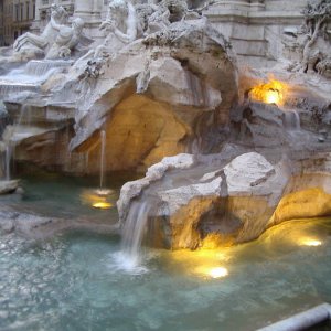 Fontana di Trevi am Abend
