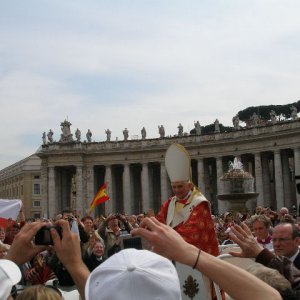 Benedetto nach dem Gedenkgottesdienst fr J.P.II.