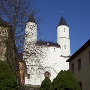 Kloster Steinfeld, Westwerk seit Neuestem verputzt