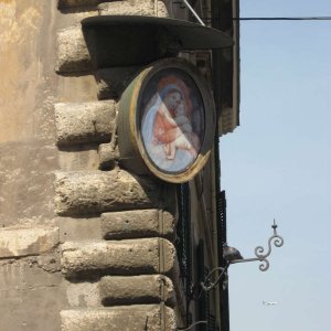 Madonnenbild am Piazza Farnese