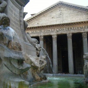 Brunnen vor dem Pantheon