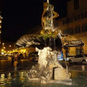 Tritonenbrunnen bei Nacht
