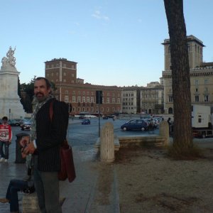Warten an der Piazza Venezia