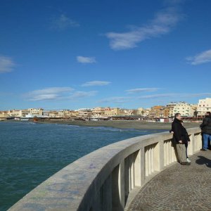 flanieren auf der Promenade am Meer