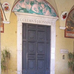 S. Onofrio, Kirchenportal