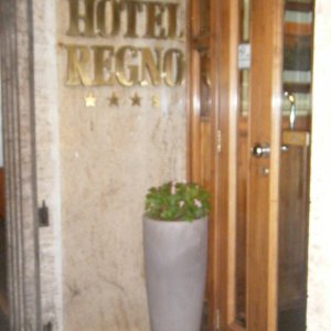 Der Eingang vom Hotel Regno