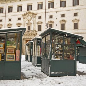 Buden im Schnee Piazza Borghese