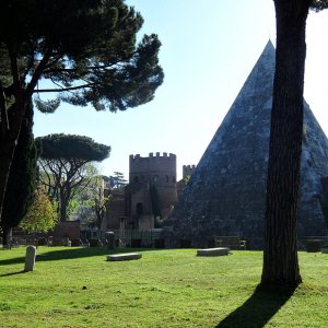 Der protestantische Friedhof bei der Cestiuspyramide
