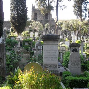 Der protestantische Friedhof bei der Cestiuspyramide