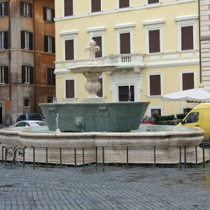 Piazza Farnese - "Badewannenbrunnen"
