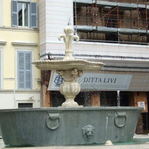 Piazza Farnese "Badewannenbrunnen"