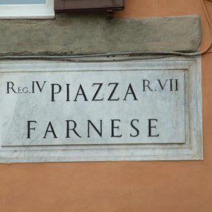 Piazza Farnese