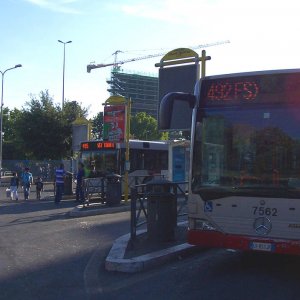 Staz. Tiburtina: bergang zu den Bussen