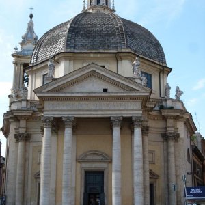 Piazza del Popolo - eine der Zwillingskirchen