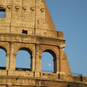 Colosseo mit Mond