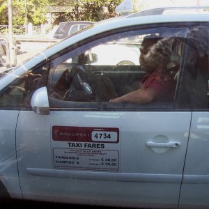 Taxi mit Pauschalpreis-Angaben