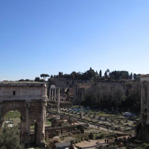 Weg zum Panorama-Aufzug mit Blick auf das Forum Romanum