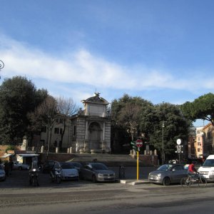 Fontana dell'Acqua Paola in Piazza Trilussa