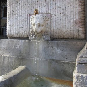 Fontana dell'Acqua Paola in Piazza Trilussa