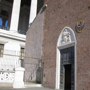 Eingang S. Maria Aracoeli nahe dem Panorama-Aufzug