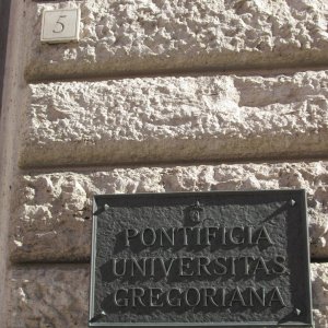 Pontificia Universit Gregoriana, Piazza della Pilota