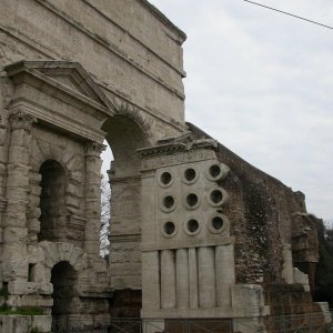 Porta Maggiore und Grabmal des Eurysaces