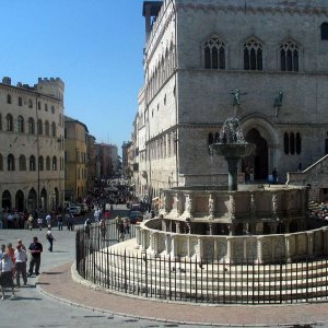 Perugia Fontana mit Palast