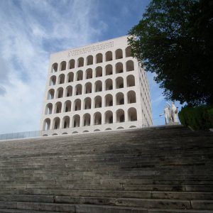 Palazzo del Popolo im EUR-Viertel