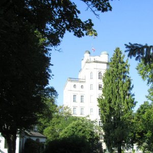 Weg durch den Garten zur Sternwarte