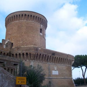 Ostia antica, Castello Giulio II