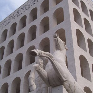 EUR Magliana, Colosseo quadrato