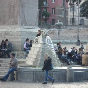 Piazza del Popolo in der Mittagssonne