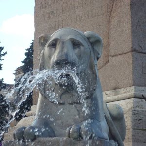 Piazza del Popolo in der Mittagssonne