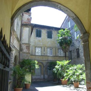 Lucca Blick durchs Tor