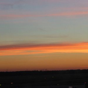 Morgenrot am Flughafen