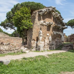 Ostia Antica Tempel Augustus und Roma