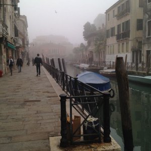 Venezia sotto la nebbia