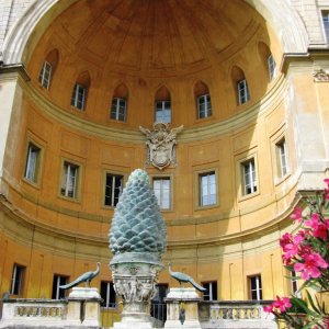 Cortile della Pigna