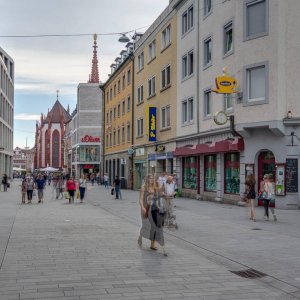Wrzburg 2015 Blick durch die neue Fugngerzone