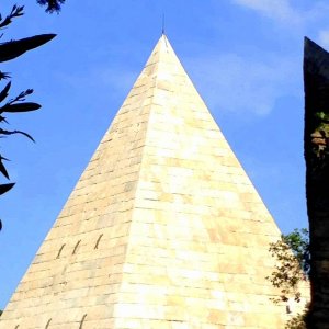 Piramide di Caio Cestio