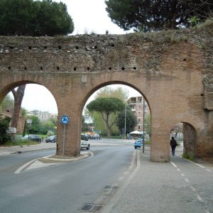 Porta Metronia