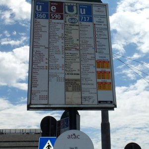 Bussteig (u.a.) der Linie 75