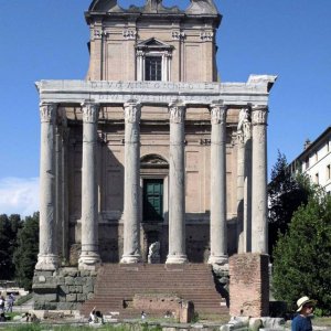 Forum Romanum - Tempel des Antoninus Pius und der Faustina