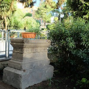 Vecchio monumento sepolcrale