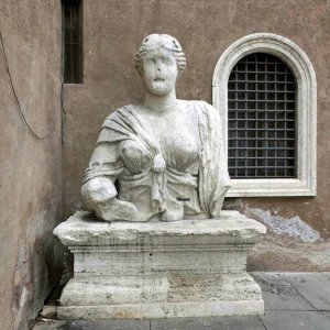 Madama Lucrezia - Piazza San Marco