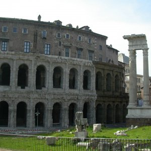 Marcellustheater und Tempel des Apollo Medicus