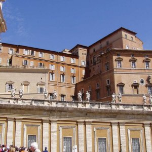 Blick vom Petersplatz auf den Vatikan
