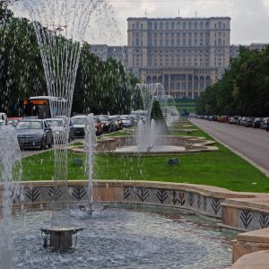 Springbrunnen am Bulevardul Unirii
