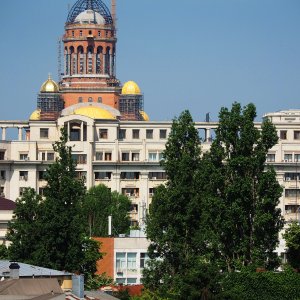 Blick vom Metropolitenhügel zur Catedrala Mântuirii Neamului Românesc